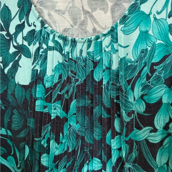 Croft and Barrow Teal and Navy Sleeveless Top front pleats size medium - Picture 2 of 4
